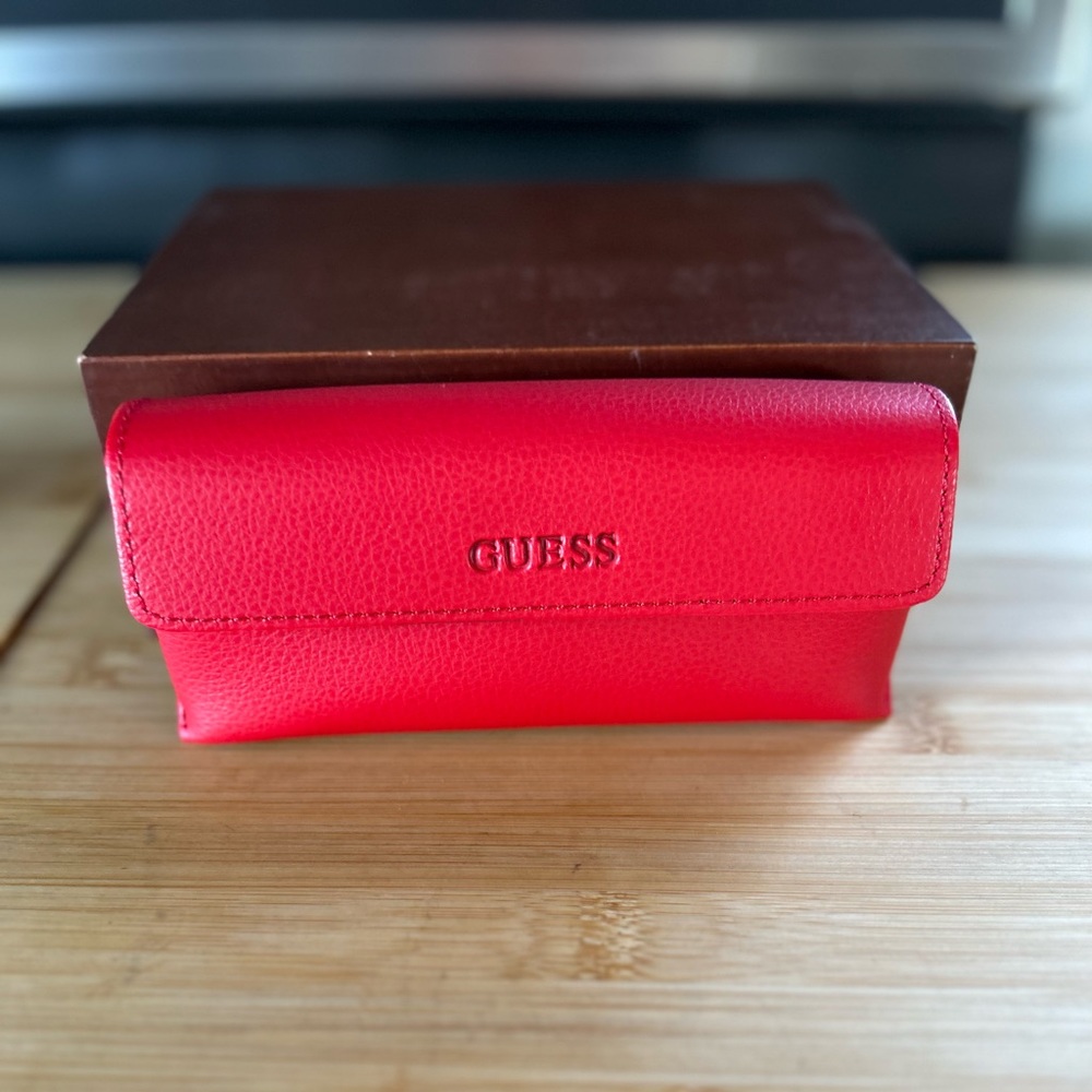 Guess Faux Leather Glasses Case w/ Cleaning Cloth